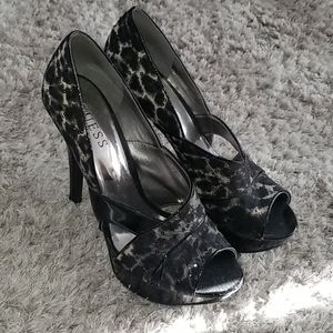 Guess pumps
